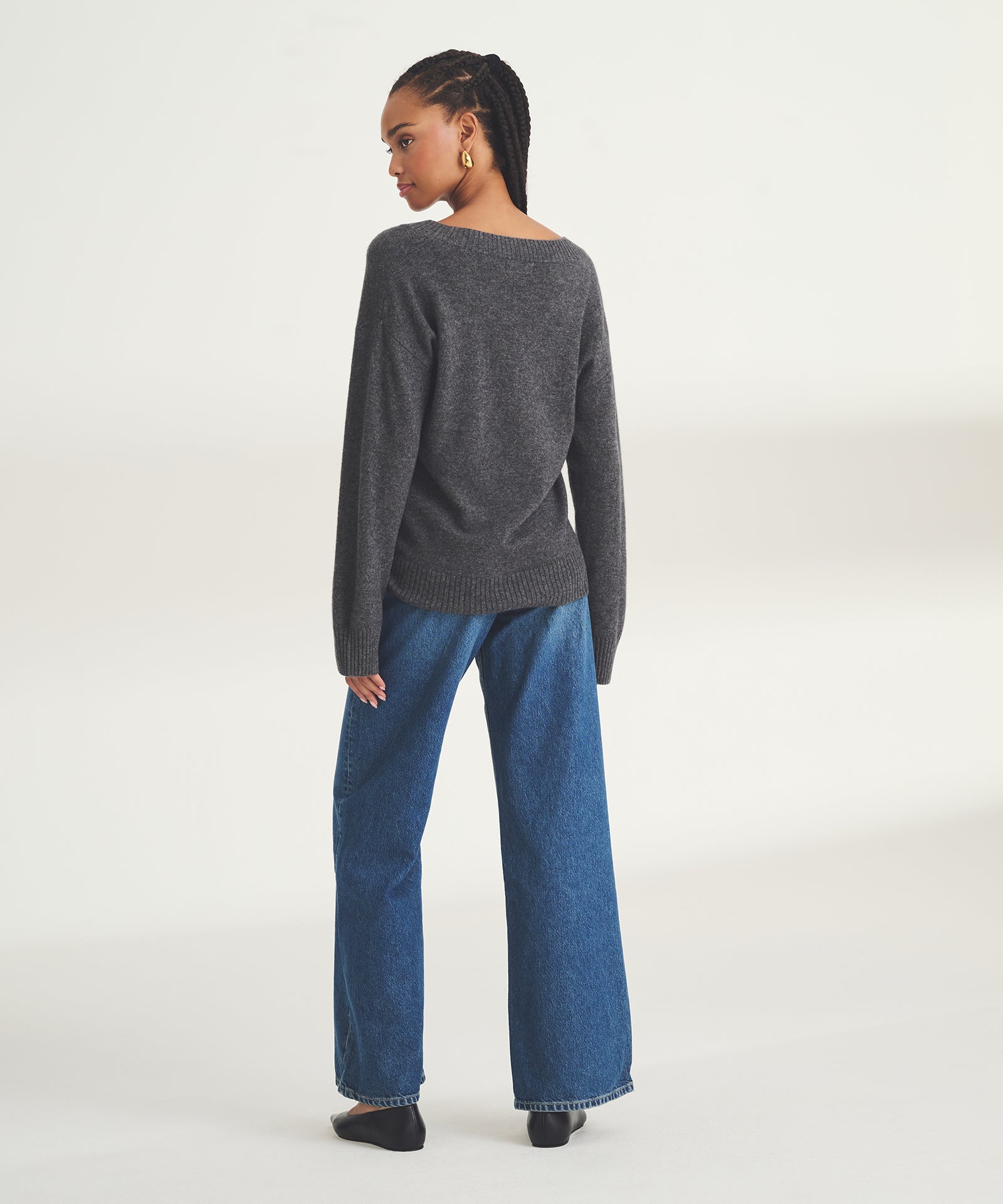 Signature Cashmere V-Neck Sweater