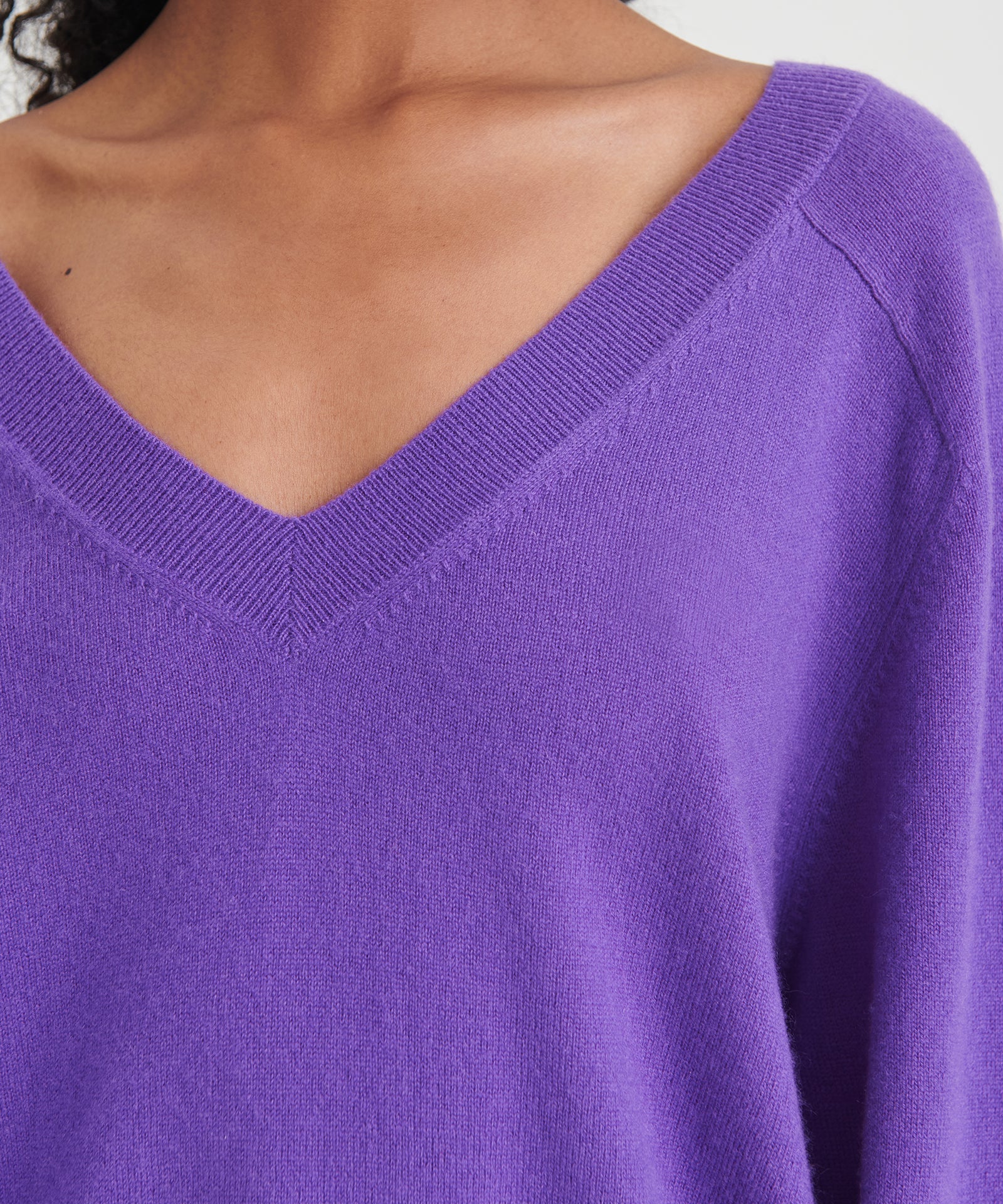 Signature Cashmere Relaxed V-Neck Sweater