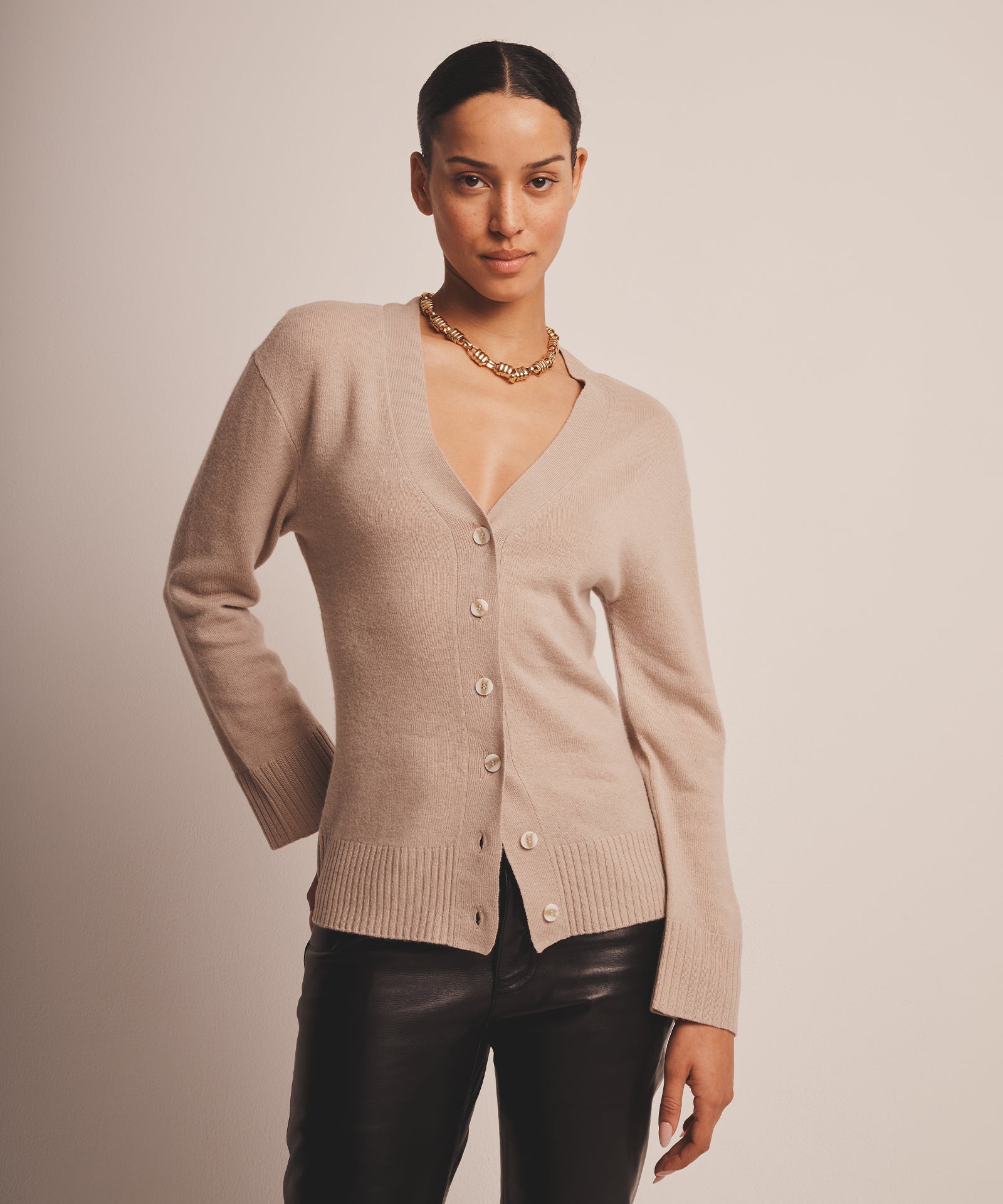 Signature Cashmere Fitted Cardigan